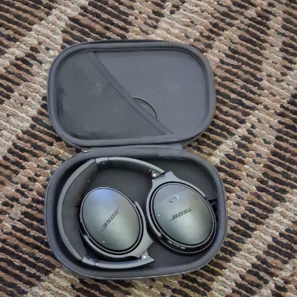 Bose Gray Wireless Headphones with Case